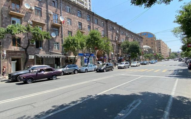 Amiryan street 1 bedroom Deluxe apartment With Balcony AM104