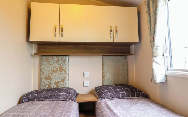 Sea Breeze C38 Dyffryn Seaside Estate