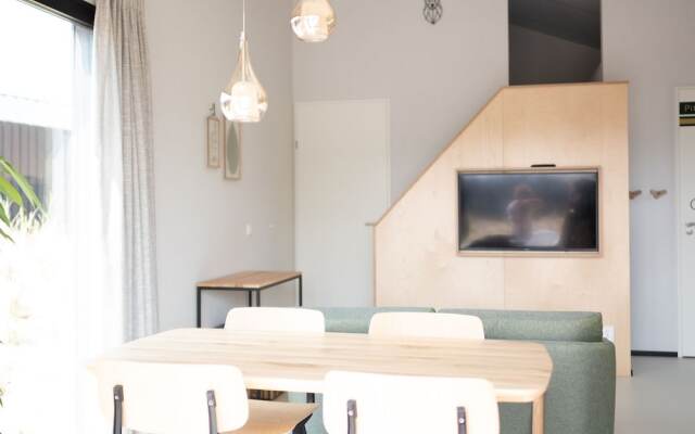 Trendy Lodge With Dishwasher Near the Sea