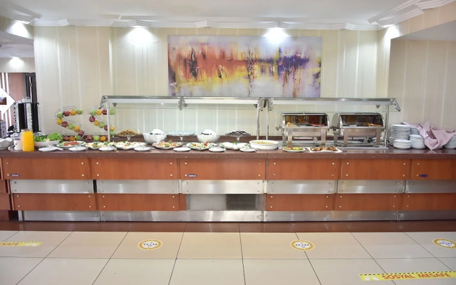 Gold Ci̇ty Hotel