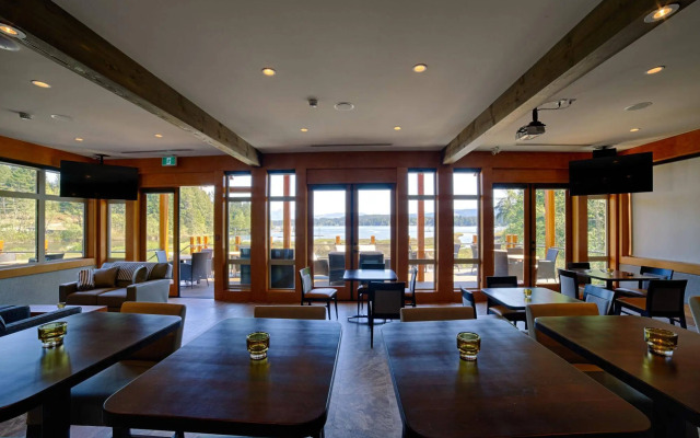 Sproat Lake Landing Resort