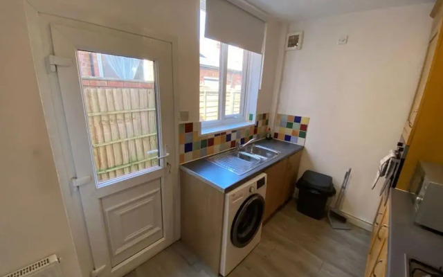 Cosy 2-bed House - Sleeps 4, Garden & Pet-friendly