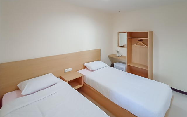 RedDoorz Syariah Plus near Tanjungpura University 2