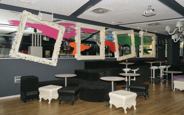 Urban Youth Hostel