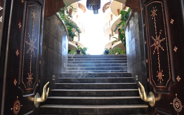 El Taj Oceanfront & Beachside Condo Hotel