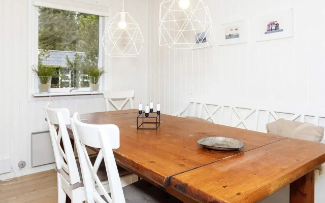 6 Person Holiday Home in Hals