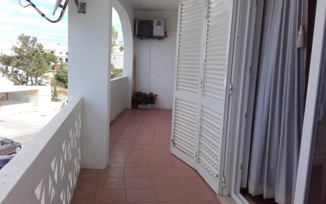 1-bed Apartment in Oura, Near the Aveiros Beach