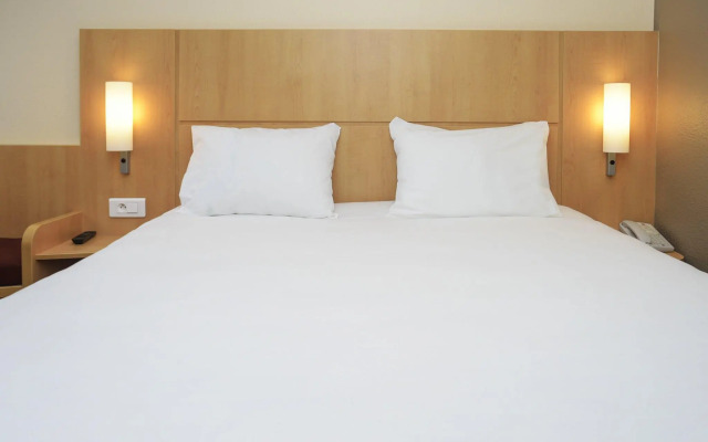 ibis Lyon Gerland Rue Merieux