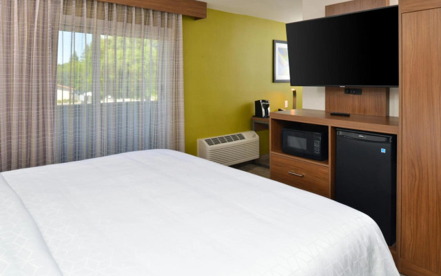 Holiday Inn Express Santa Rosa North by IHG