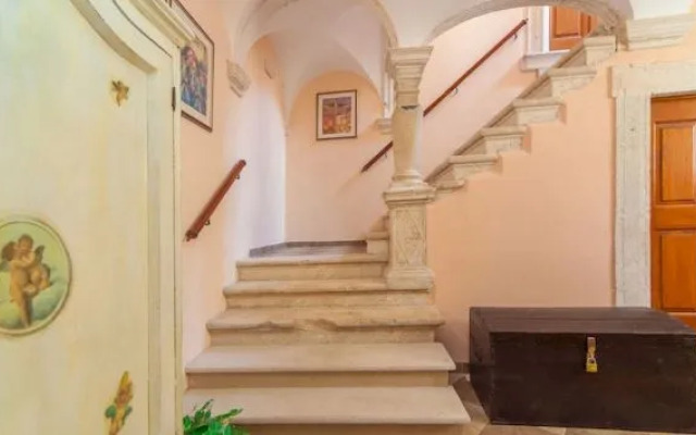 Amoret Apartments