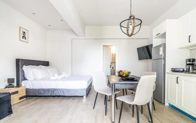 Elegant Suite 1 Near the Beach