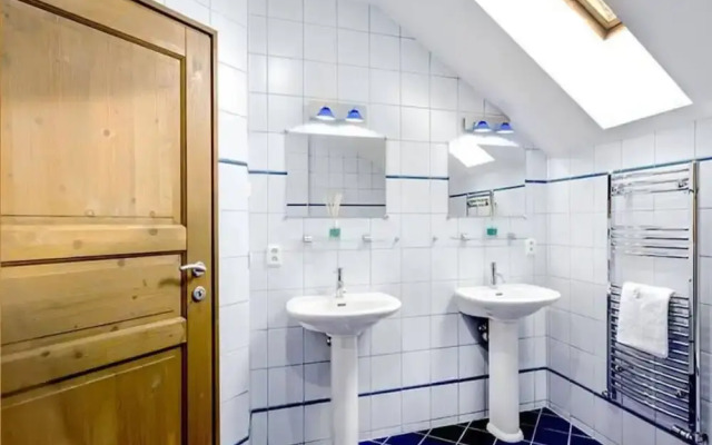 Spacious Apartment With Easy Connectivity