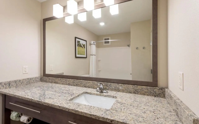 GrandStay Cannon Falls