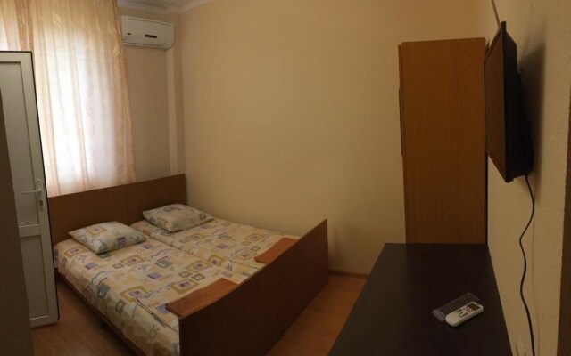 Guest House on Leningradskaya Ulitsa