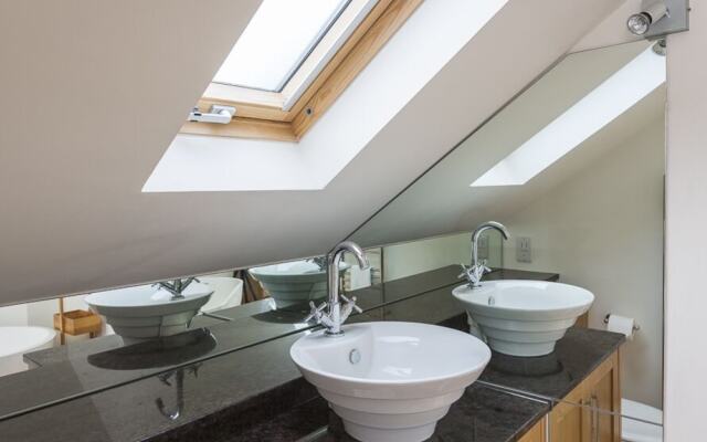 6 Knowle Court