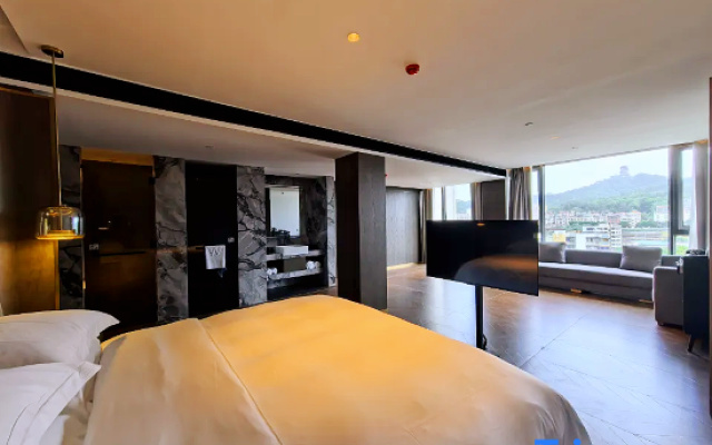 Marriott Hotel (Shaoguandong Railway Station The History East Street)