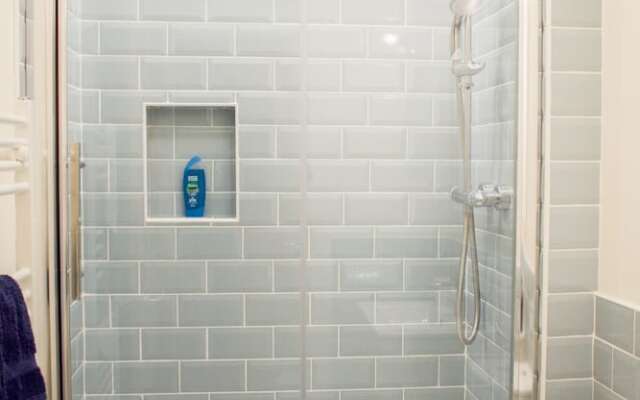 Bright and Spacious Home by Leith Walk