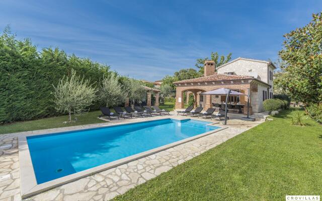 Rustica in Visnjan with 5 bedrooms and 1 bathrooms