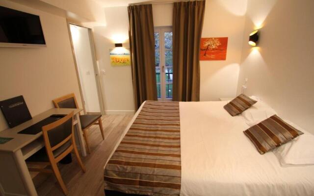 Le Continental Hotel