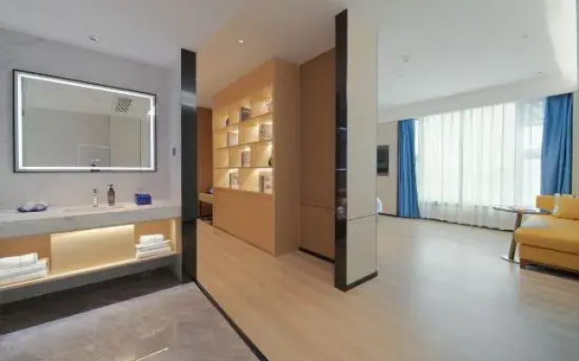 Yeste International Hotel (Fangchenggang Taohuawan Square)