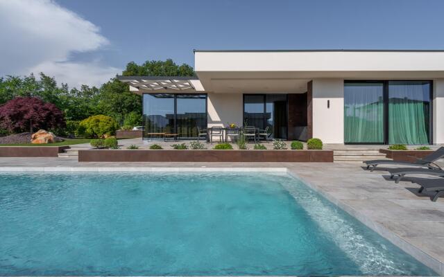 Piera in Brzac with 4 bedrooms and 4 bathrooms