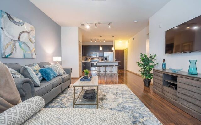 Luxurious Modern Midtown Cozy/fully Equipped Condo -