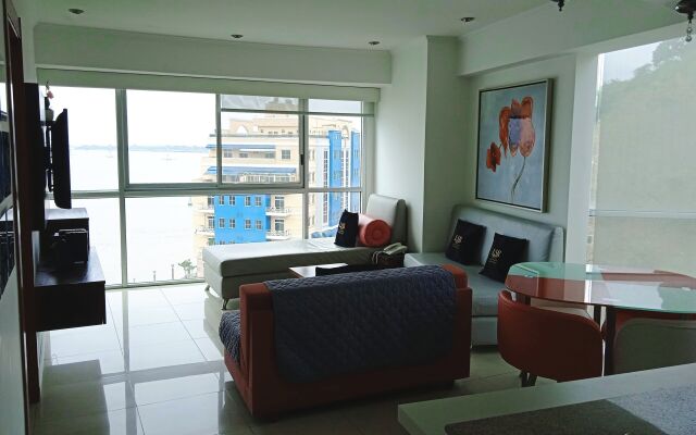 Luxury Suites Riverfront GYE