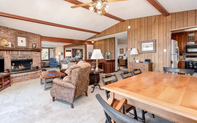 Macmillan Dog-friendly Vacation At Windcliff 4 Bedroom Home by RedAwning