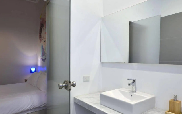 Sacha Mistol Art Hotel