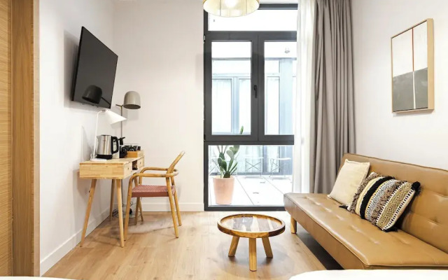 Vallecas Suites by Olala Homes