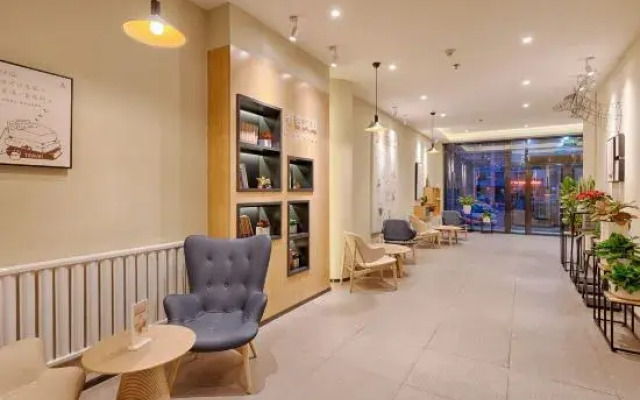 Hanting Hotel (Binzhou Zhongbai Building)