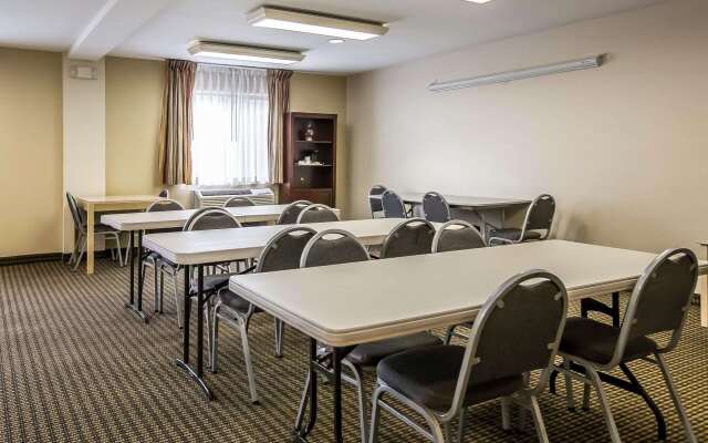 Econo Lodge Inn & Suites Monroe