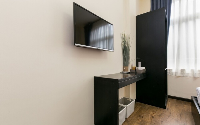 OYO 457 Spring Hotel – Guest Rooms – Ho Chi Minh City