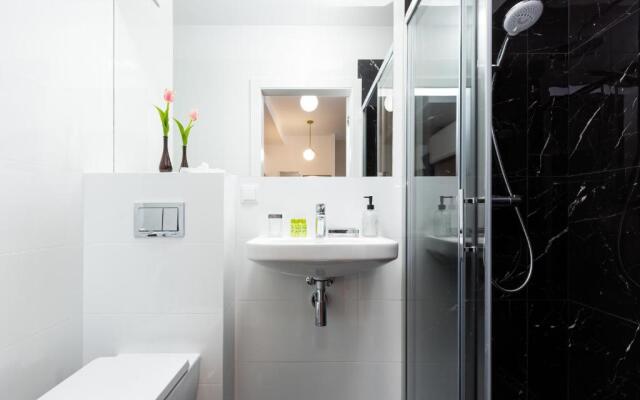 Warsaw Center Mennica Residence by Renters