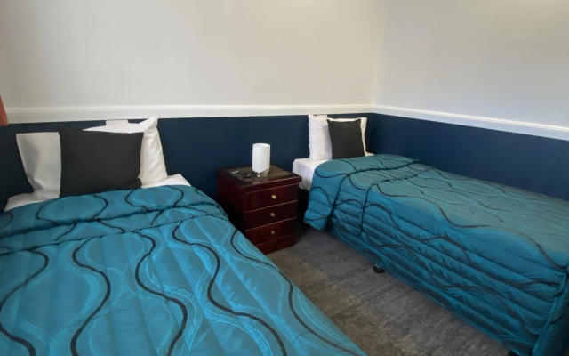 Centre Point Mid City Motor Inn – Guest Rooms – Warwick