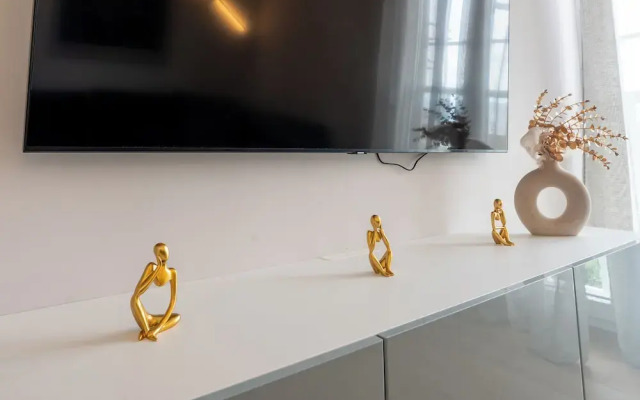 Modern apt With Balcony, 12 min Walk to the Beach
