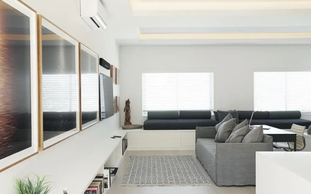 Executive Beachside Loft