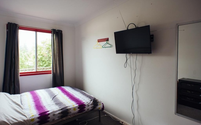 Beachside Backpackers – Guest Rooms – Port Macquarie