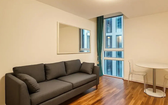 Still Life Moorgate Deluxe