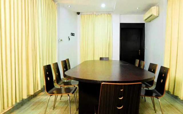 Oakspring Hotel & Luxury Suites