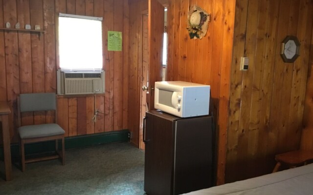 Pines Motel
