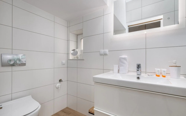 Dąbrówki Apartment by Renters