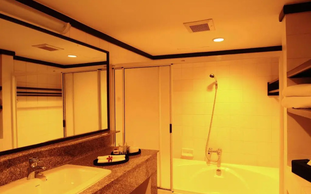 Pantip Suites