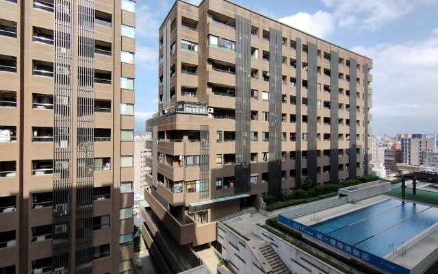 Q square Garden Apartment 13