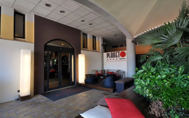 Planet Hotel