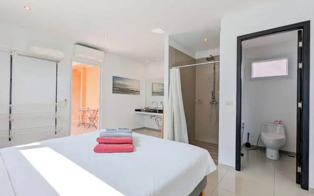 Poolside Apartments and Rooms