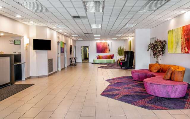 Quality Inn and Suites Livonia