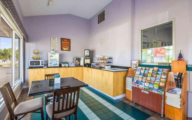 Econo Lodge Little Creek