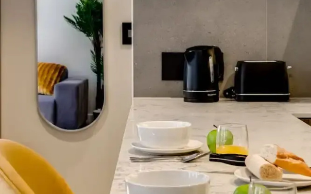 Upscale Urban Haven at City Suite 906