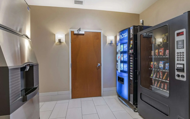 Comfort Inn Hebron-Lowell Area
